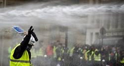 Godišnjica je prosvjeda "žutih prsluka", policija ispalila suzavac na ljude